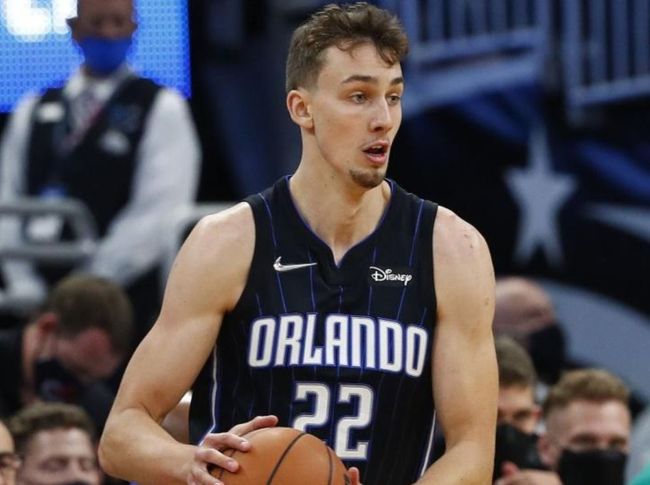 踢向球迷被 踢向球迷被