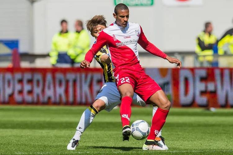 一位来自巴 一位来自巴