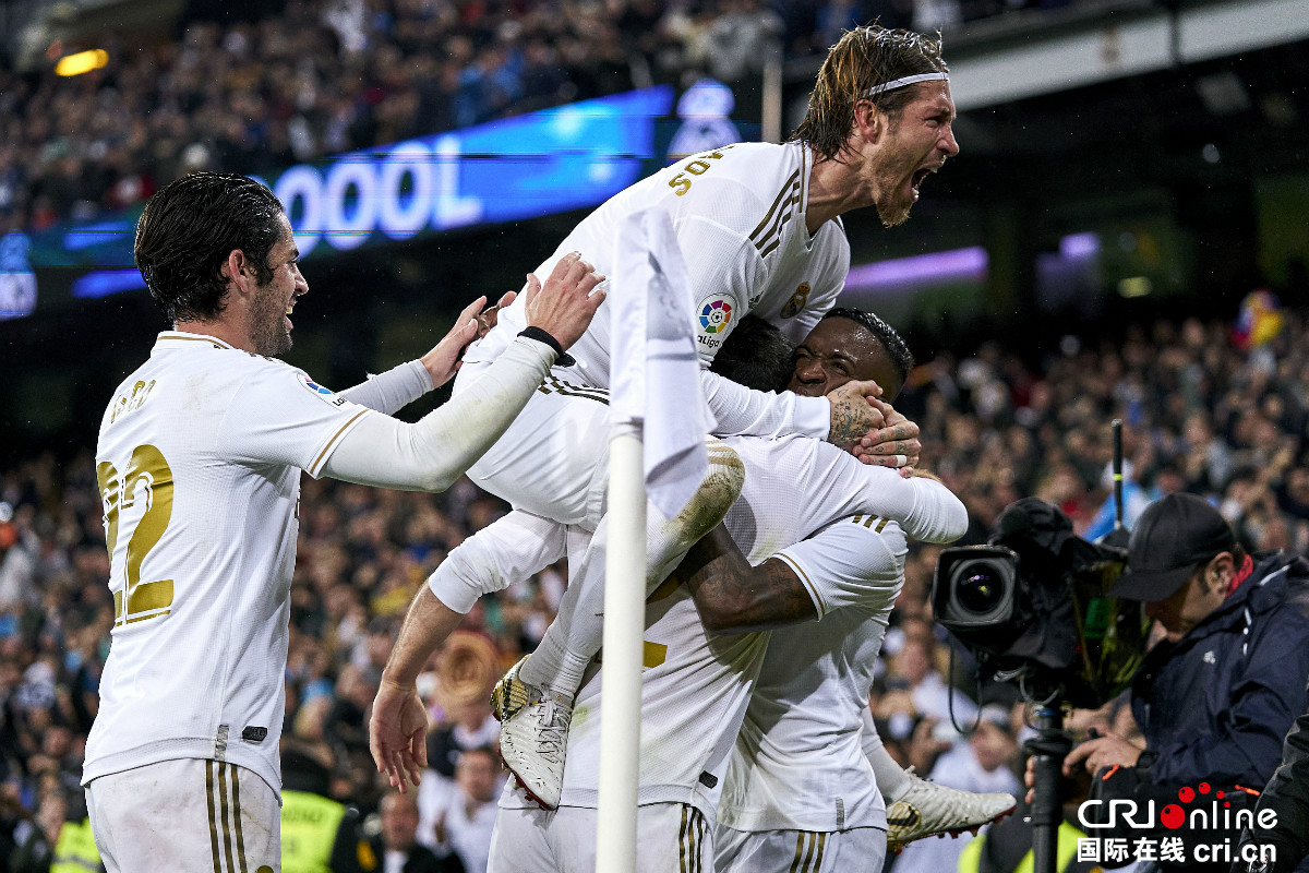 也回报了球 也回报了球